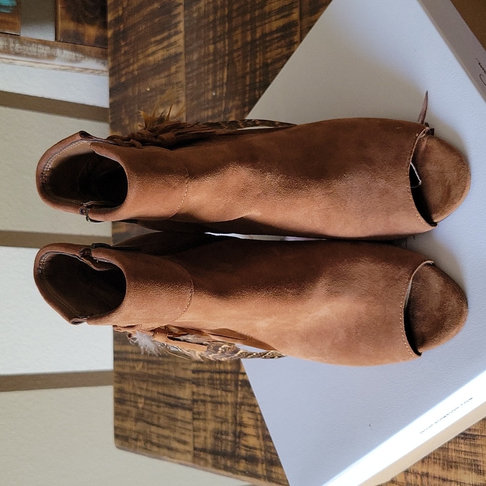 Jessica Simpson open toe heel size 71/2 tan